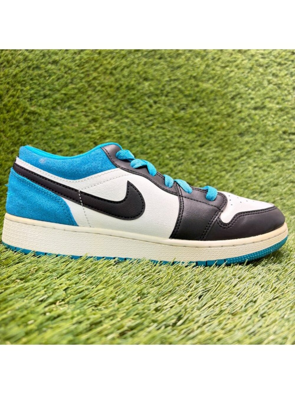 Nike Air Jordan 1 Low SE Boys Size 6.5Y White Blue Black Athletic Shoes Sneakers